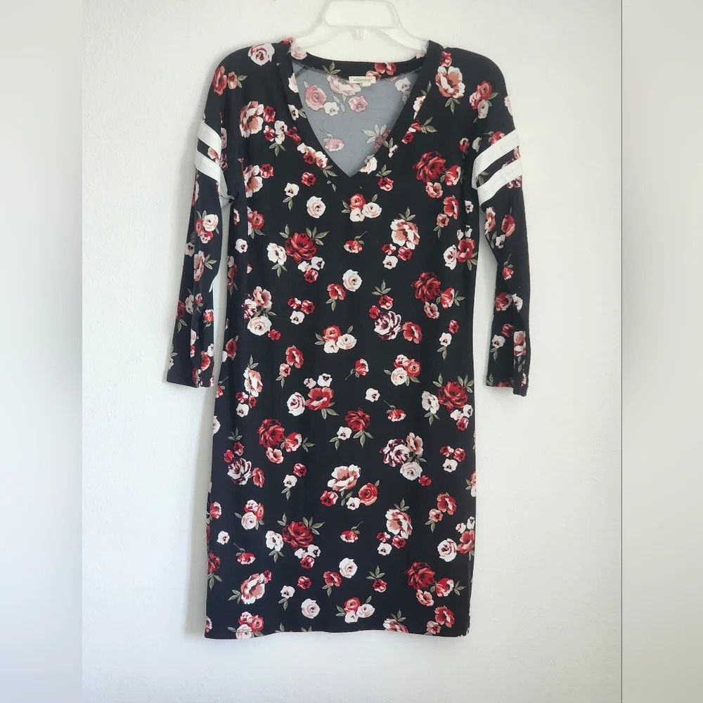 Urbanology Black Floral Dress 3/4 Sleeves V-neck 95% Polyester 5% Spandex.  XXL